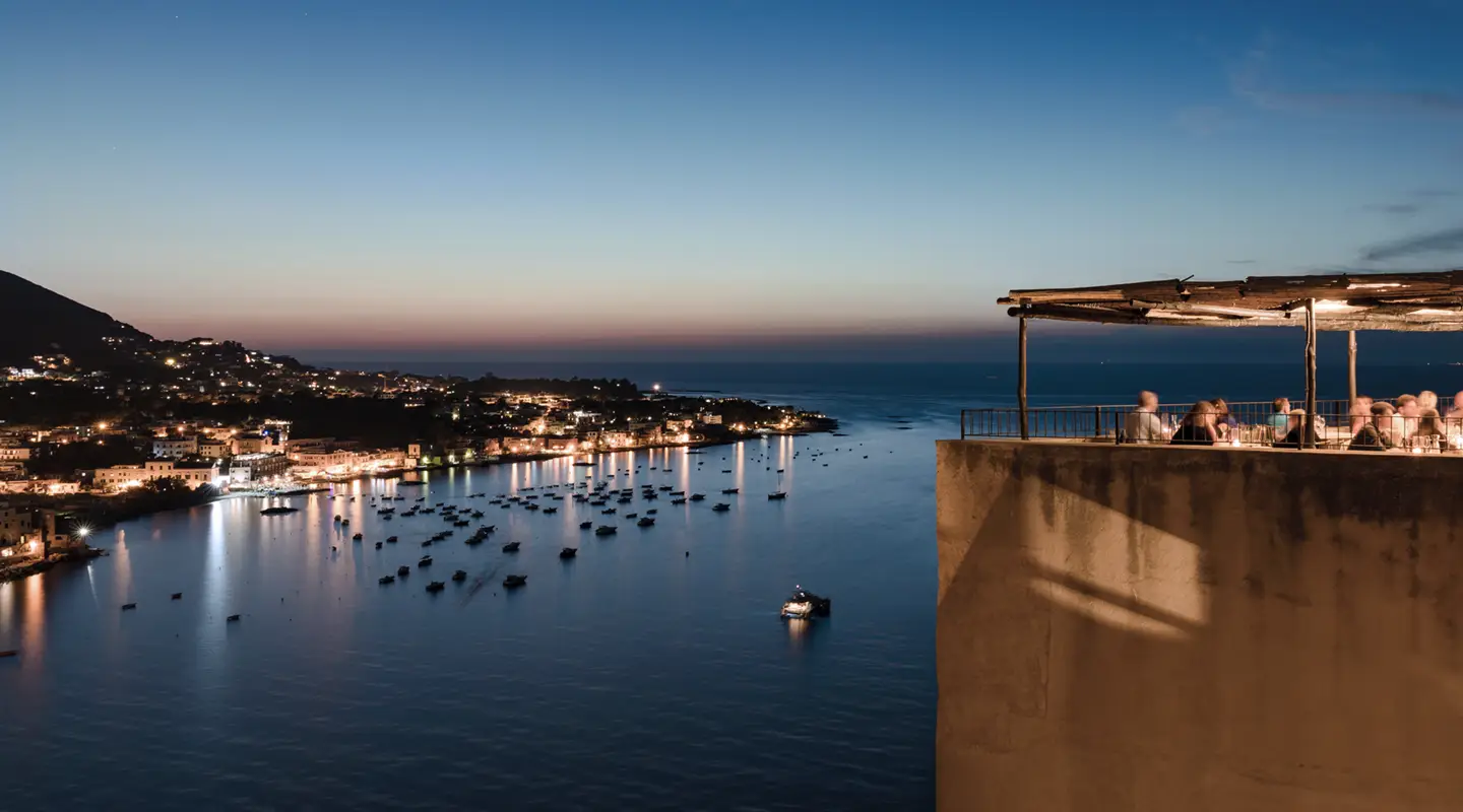 Il Castello, il Monastero, il territorio